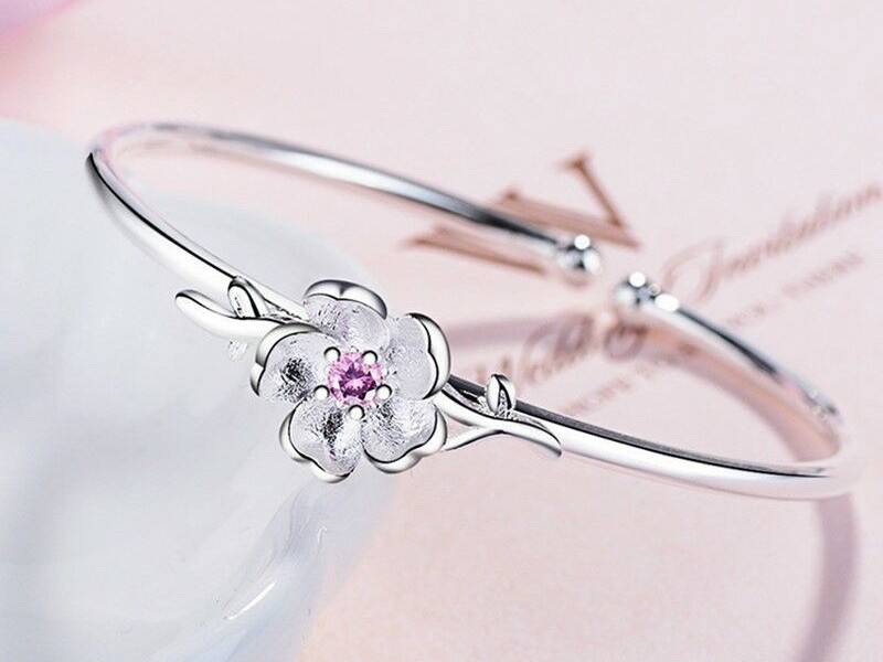 Vòng tay hoa mai bạc